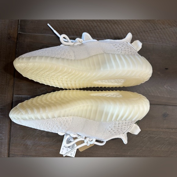 NWT and Box adidas Yeezy Boost 350 V2 'Bone' - US Size: 6 - Picture 4 of 10